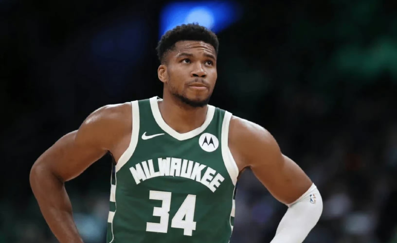 爱游戏-关于字母哥迎来二十赛季出色发挥，公牛观众热烈欢呼！观众掌声雷动的信息