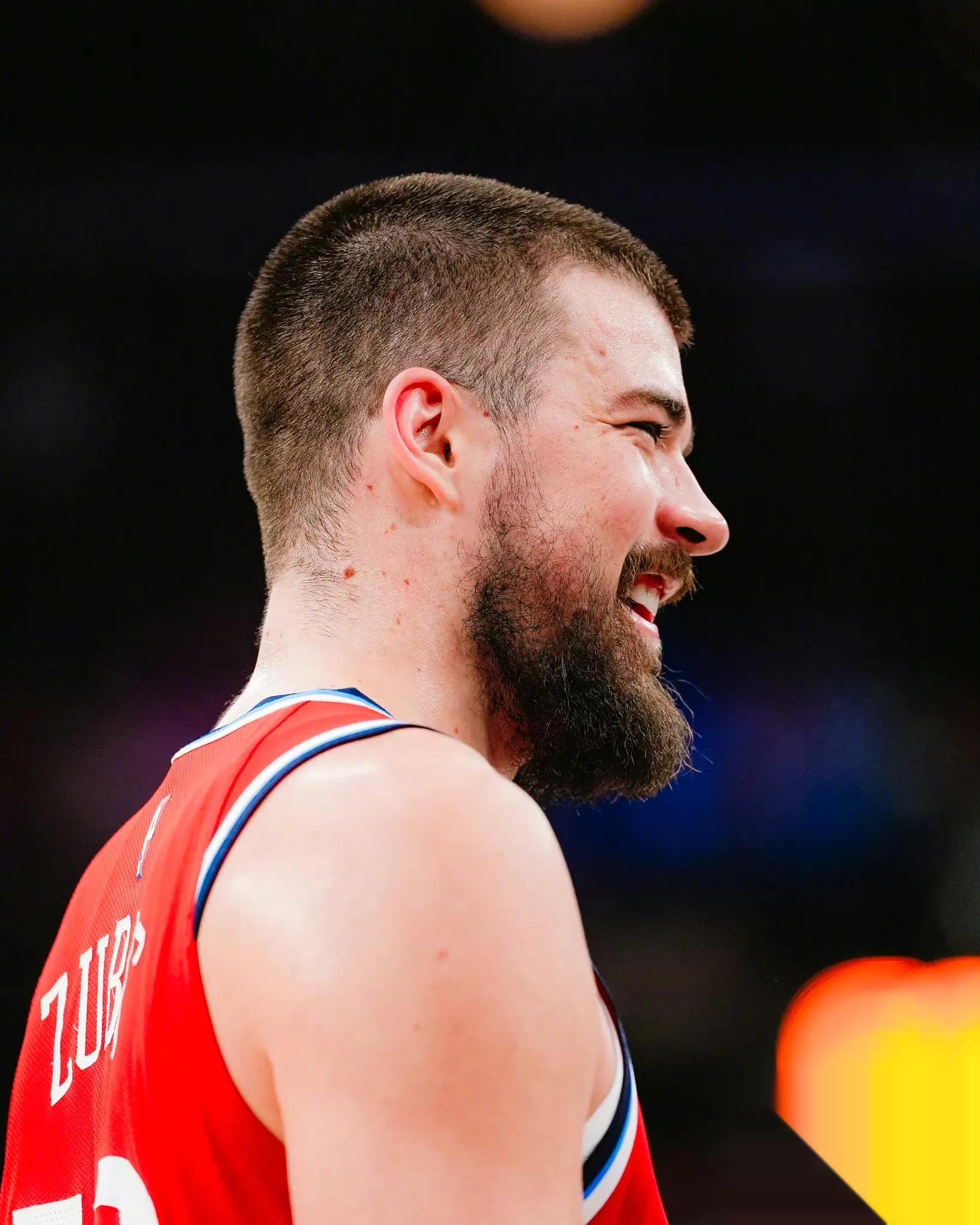 ayx sports-关于巴塞罗那不断突破！，哈登连续七场比赛得分超过出色防守上演精彩一战的信息