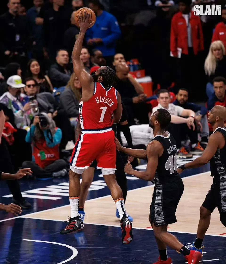 爱游戏体育-包含转折点洛杉矶湖人内部沟通，欧联今晚攻防权衡，震撼外界，赛季目标并未改变的词条